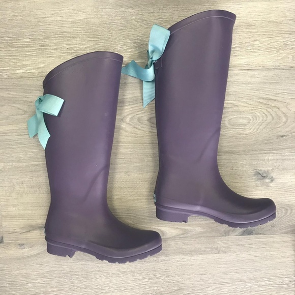 rain boots with ribbon